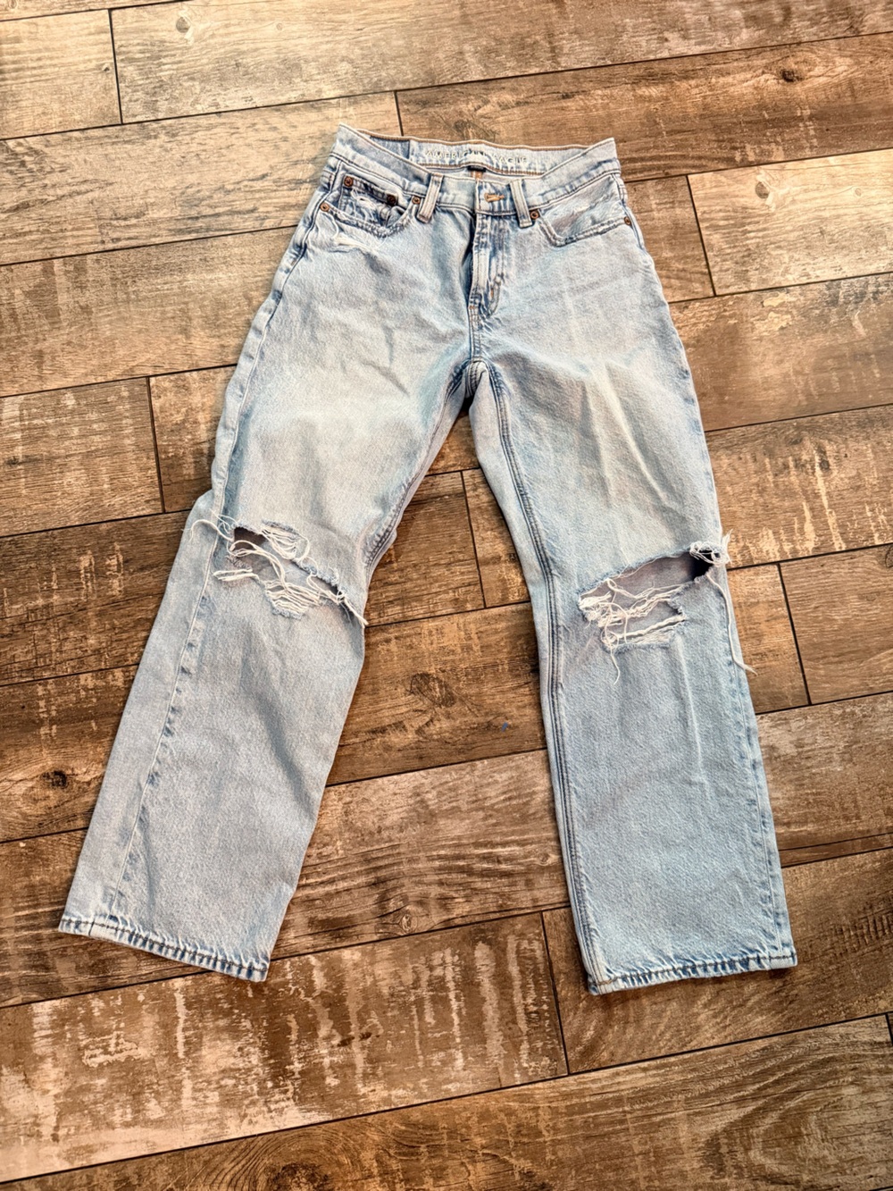 American Eagle Outfitters Light Blue  Strigid Ripped Relaxed Jeans 000 Short